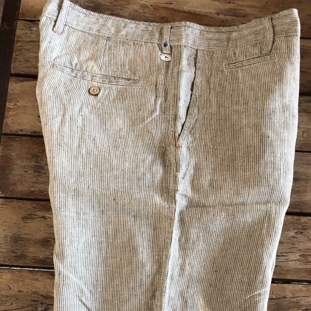Flash sale...Men’s Tommy Bahama shorts size 33